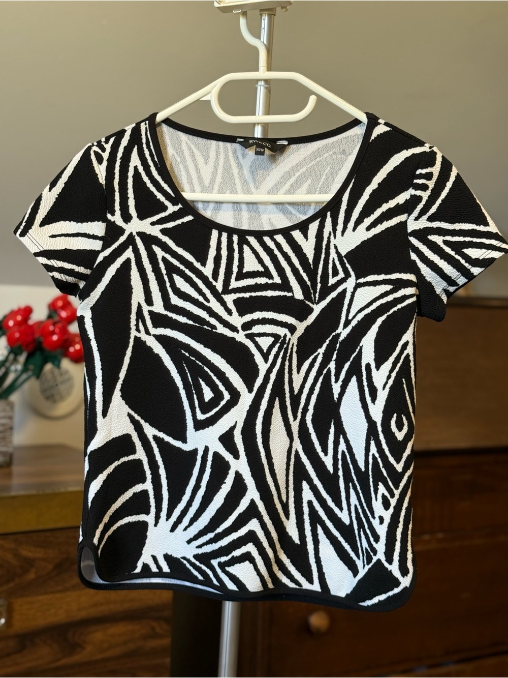 RW&CO Black & White Abstract Print Textured Top